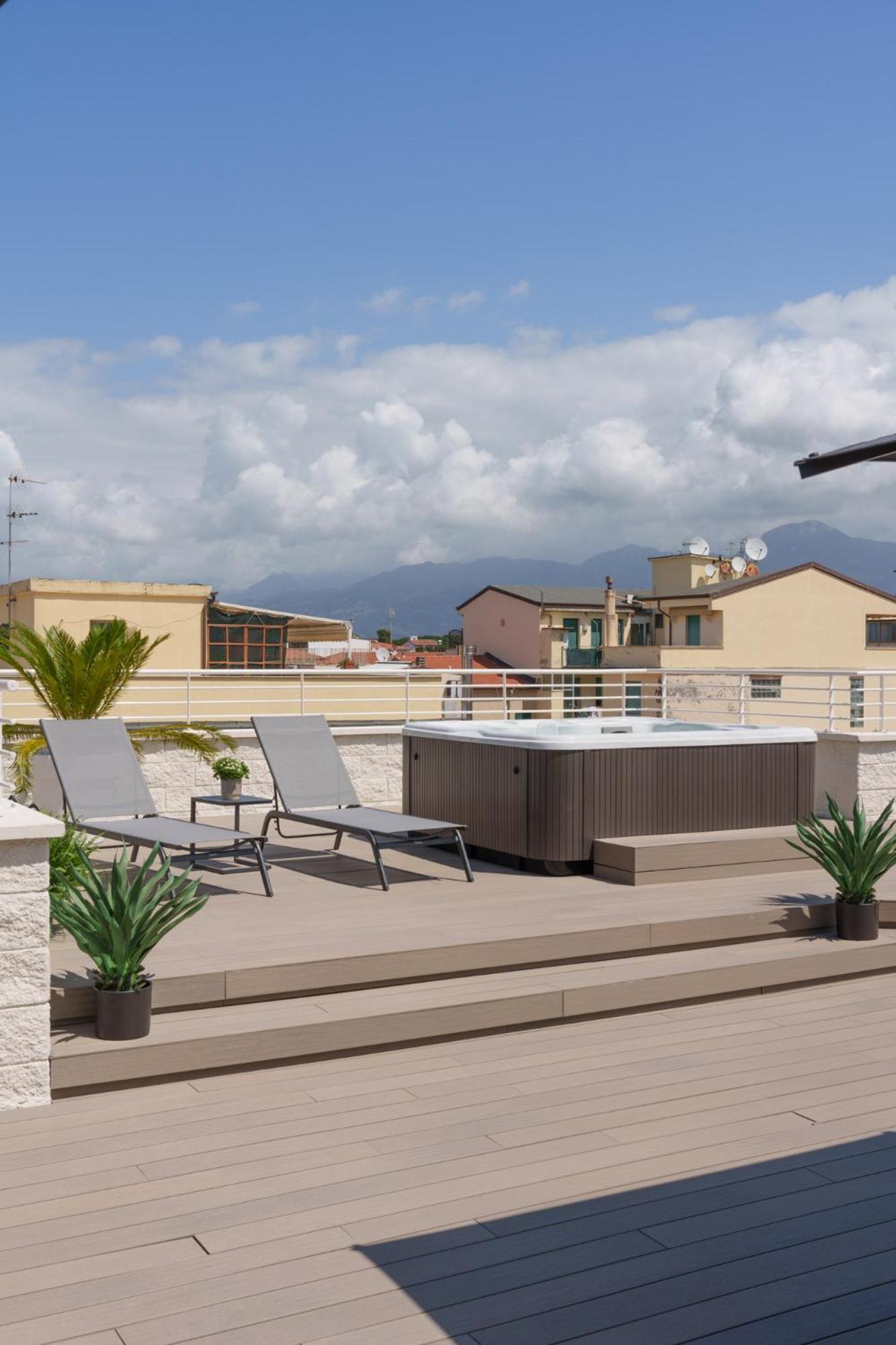 VI Suites Viareggio Exterior foto